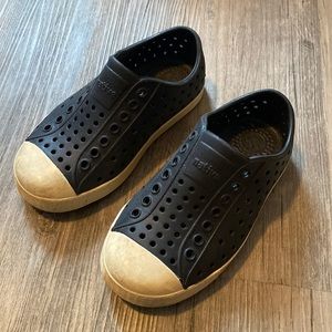 Native kids sandals size 9 toddler